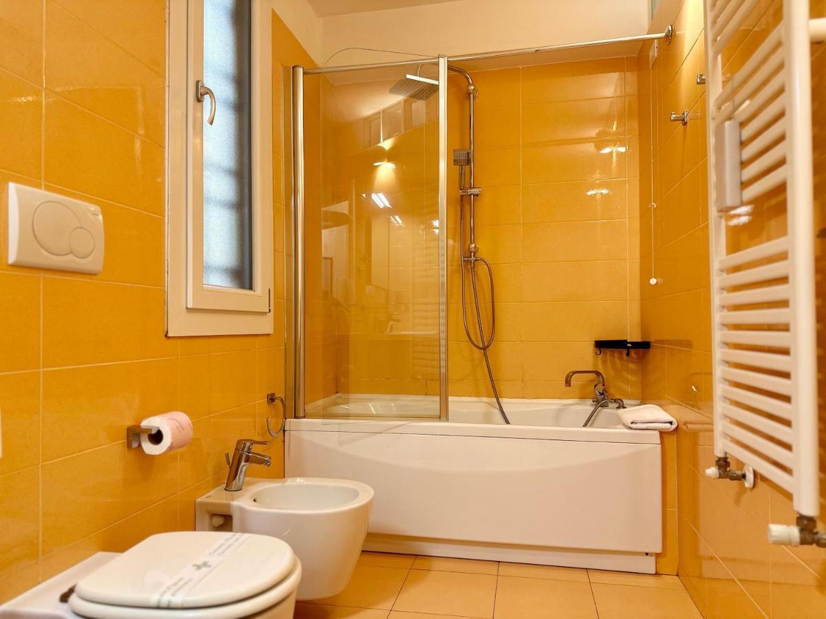 A 2 Passi Dal Duomo Con Parcheggio E 3 Camere 佛罗伦萨 外观 照片