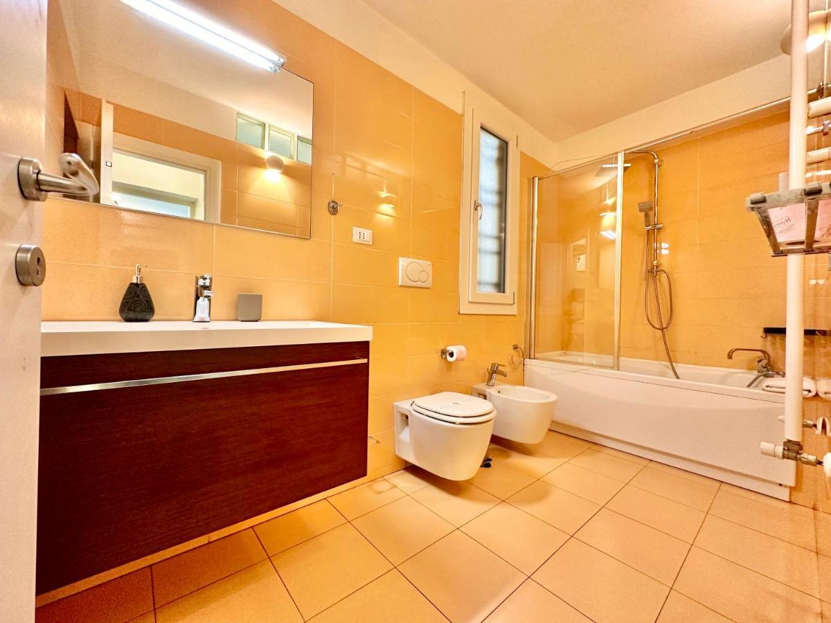 A 2 Passi Dal Duomo Con Parcheggio E 3 Camere 佛罗伦萨 外观 照片