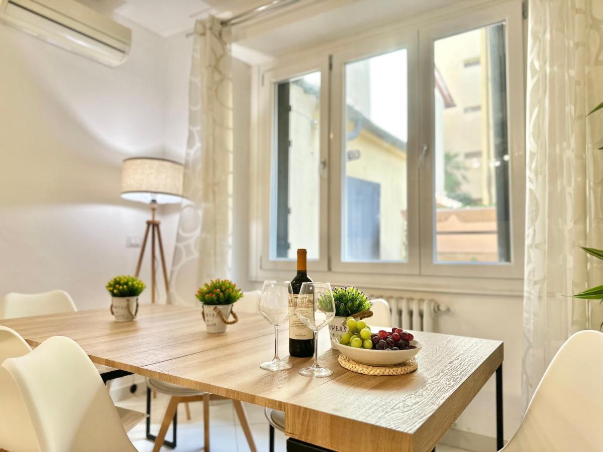A 2 Passi Dal Duomo Con Parcheggio E 3 Camere 佛罗伦萨 外观 照片